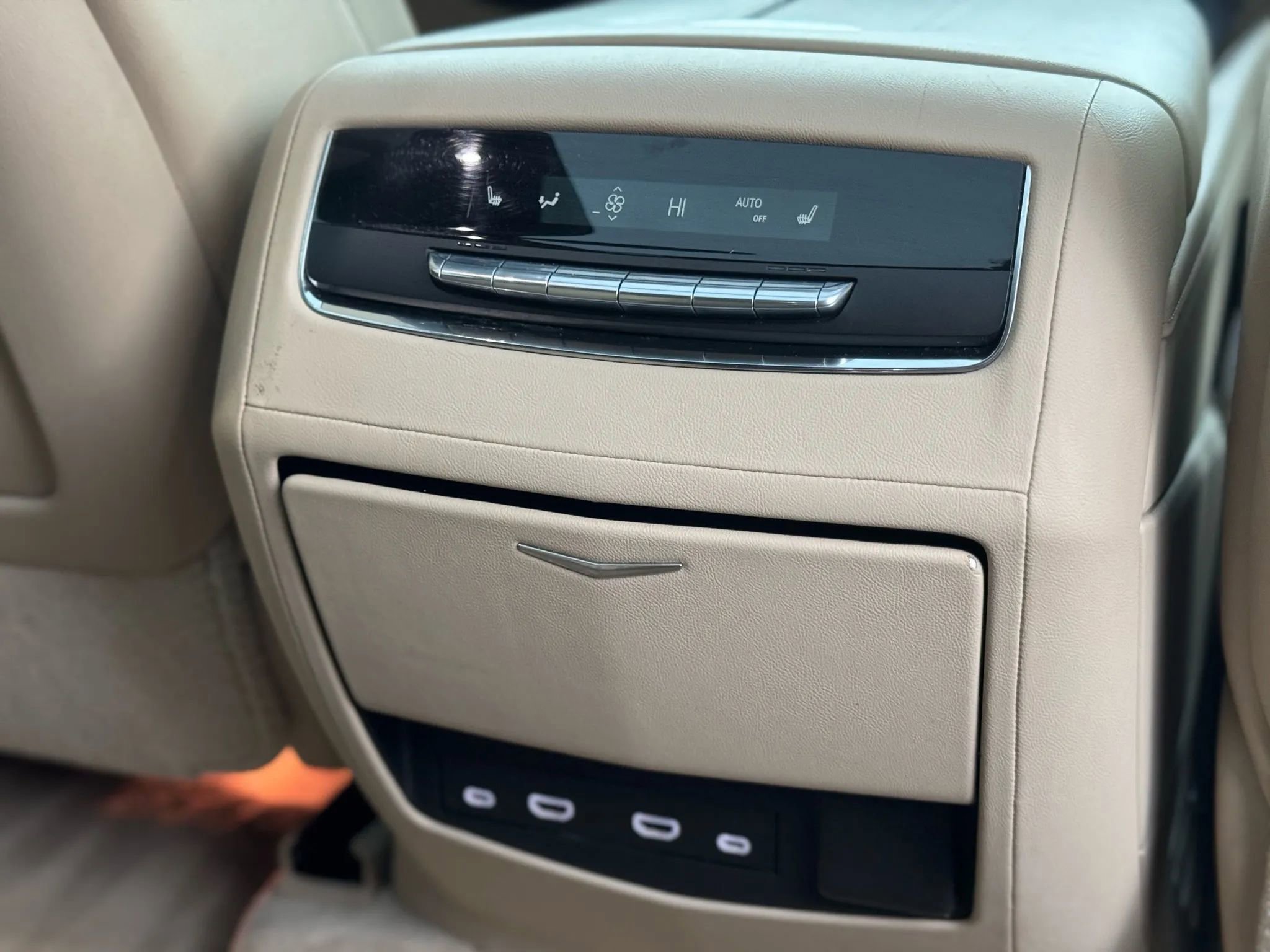 Used 2021 Cadillac Escalade ESV Premium Luxury image 22