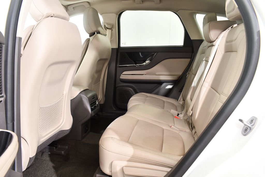 Used 2022 Lincoln Corsair AWD w/ Premium Package image 16