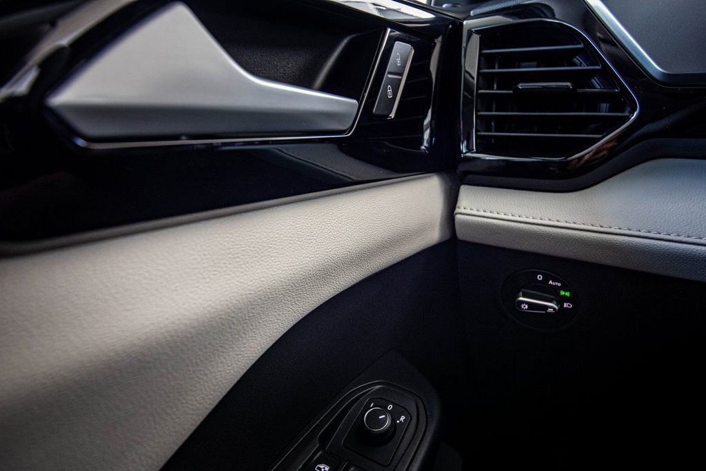 New 2026 Volkswagen Taos S image 30