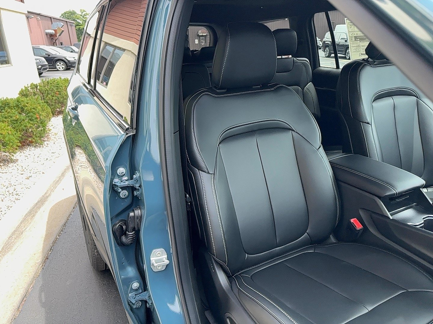 New 2026 Jeep Grand Cherokee L Limited w/ Limited Altitude Package AWD/4WD image 5