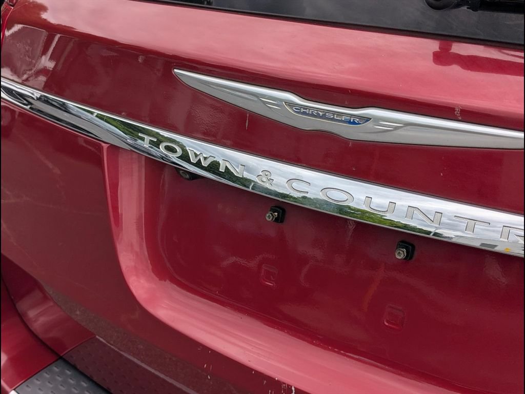 Used 2014 Chrysler Town & Country Touring w/ Driver Convenience Group FWD image 21