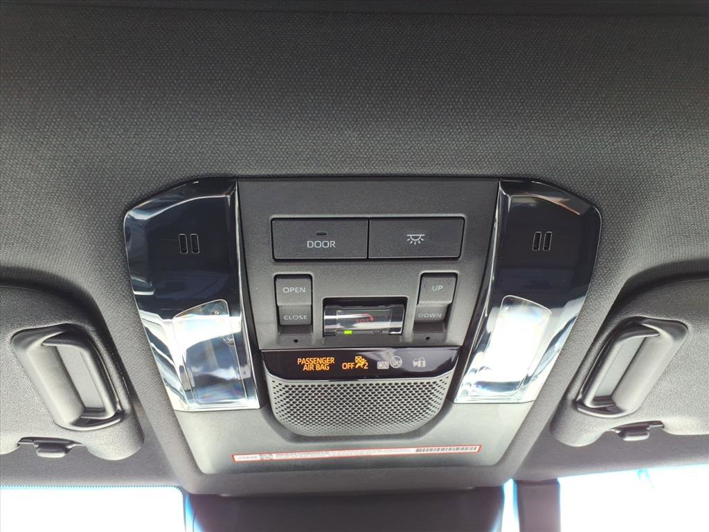 Used 2025 Toyota Land Cruiser image 20