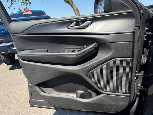 Used 2023 Jeep Grand Cherokee Laredo AWD/4WD image 13