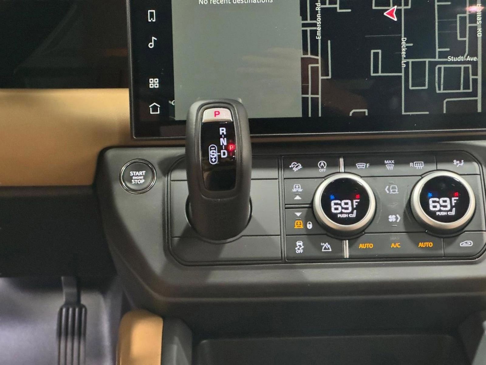 New 2026 Land Rover Defender 130 X-Dynamic SE image 16