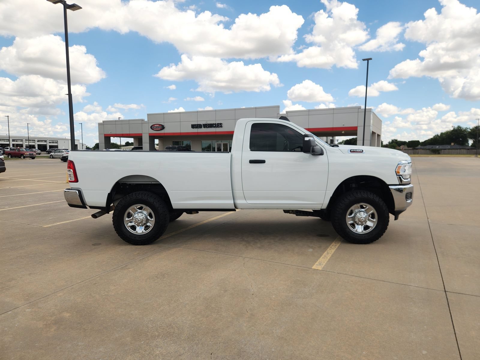Used 2024 RAM 2500 Tradesman w/ Chrome Appearance Group AWD/4WD image 7