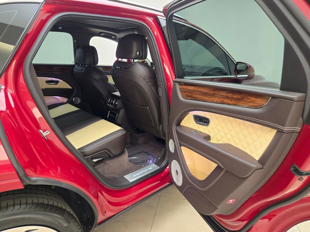 Certified 2021 Bentley Bentayga AWD/4WD image 28