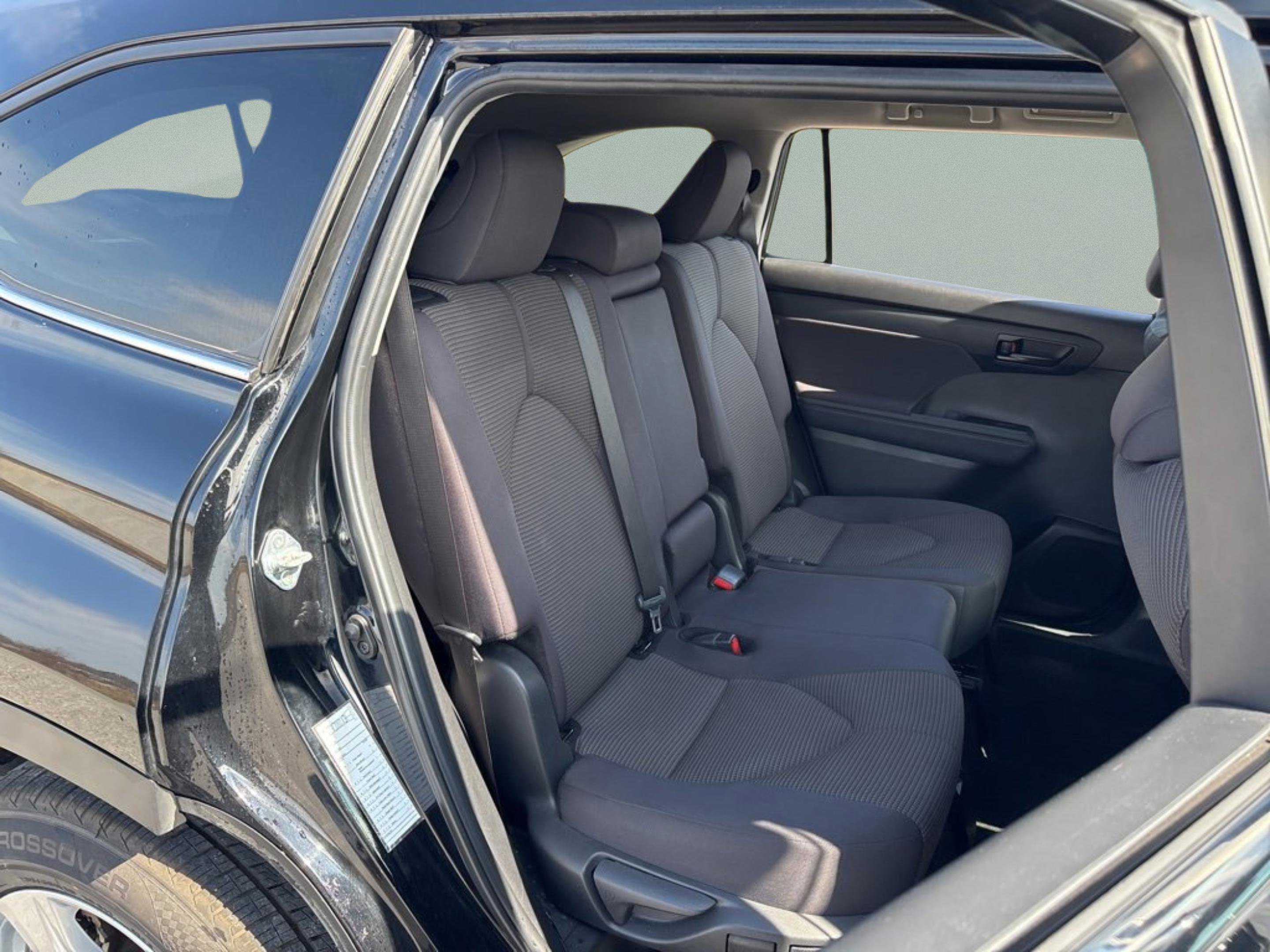 Used 2024 Toyota Highlander LE image 35