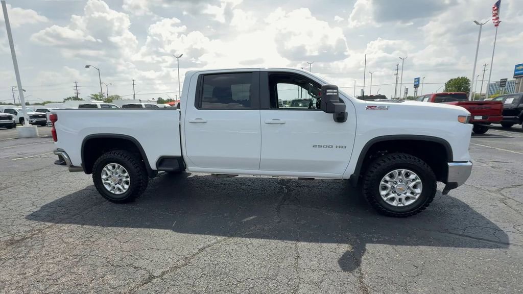 Used 2025 Chevrolet Silverado 2500 LT AWD/4WD image 9
