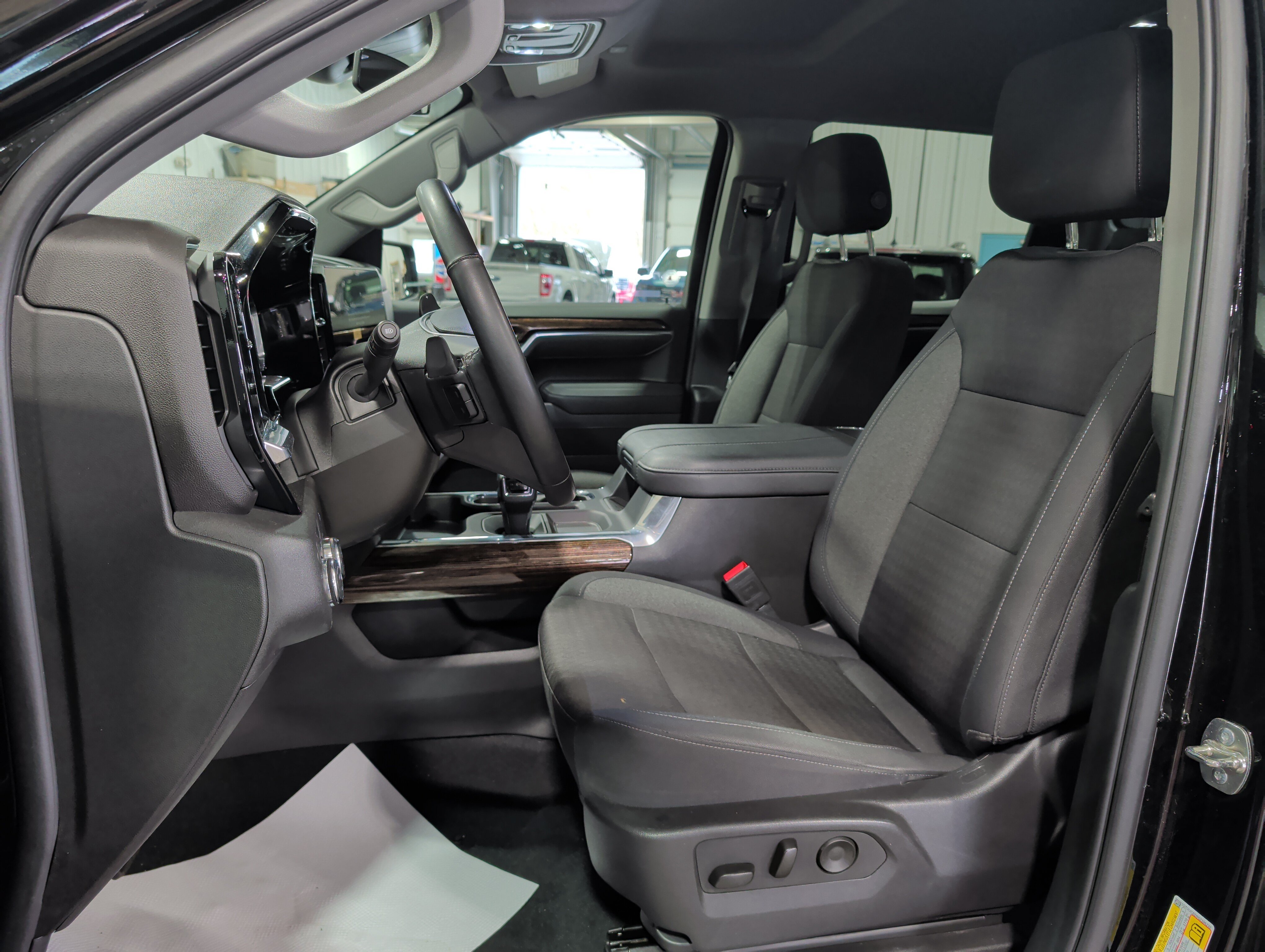 Used 2025 GMC Sierra 1500 Elevation AWD/4WD image 7