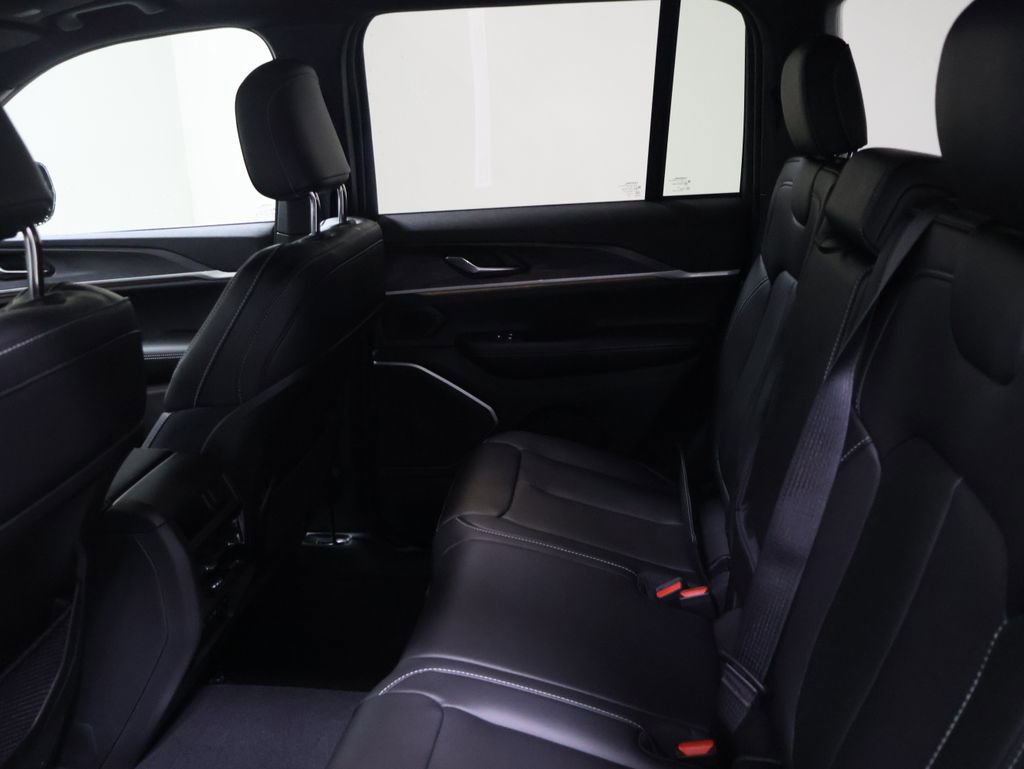 New 2026 Jeep Grand Cherokee Limited AWD/4WD image 12