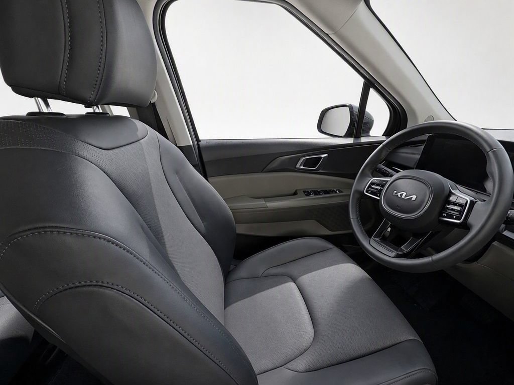 Certified 2025 Kia Carnival FWD image 28
