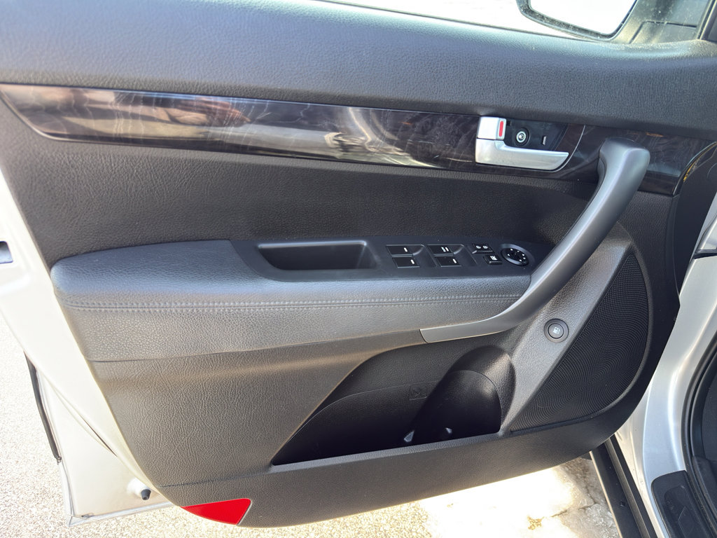 Used 2014 Kia Sorento LX image 11