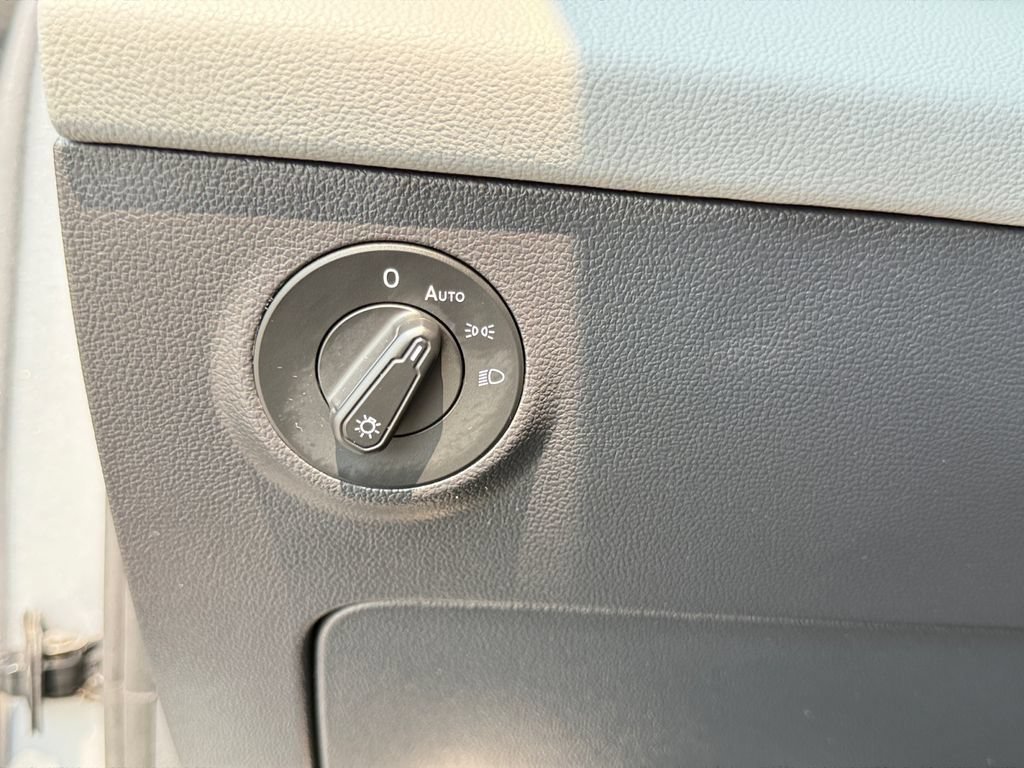 Used 2023 Volkswagen Taos SE w/ Panoramic Sunroof Package FWD image 20