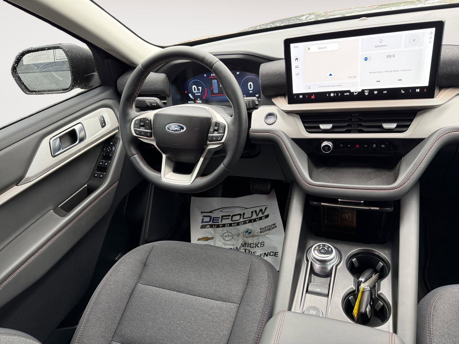 Used 2025 Ford Explorer Active AWD/4WD image 11