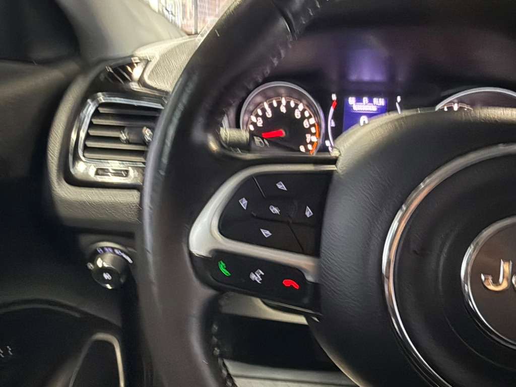 Used 2019 Jeep Compass Latitude FWD image 13