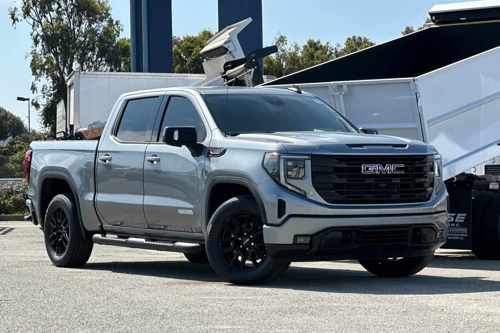 Used 2023 GMC Sierra 1500 Elevation w/ Preferred Package RWD image 2