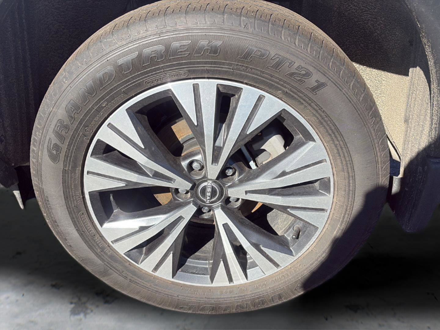 Used 2023 Nissan Rogue SV image 25
