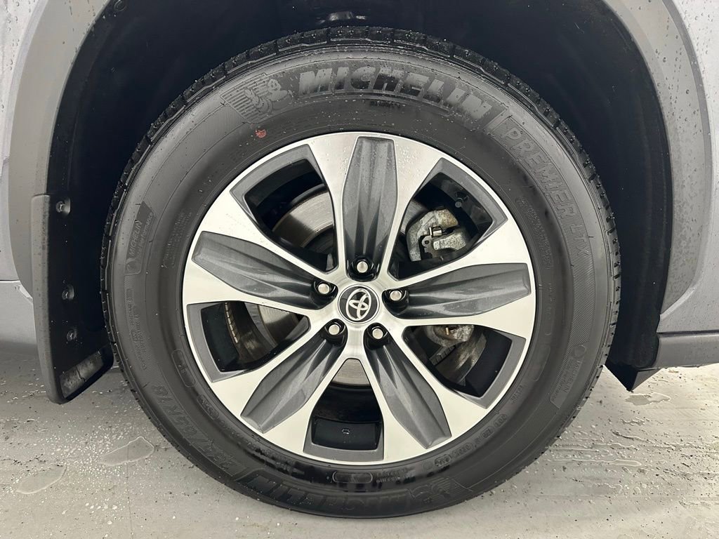 Used 2025 Toyota Highlander XLE image 70