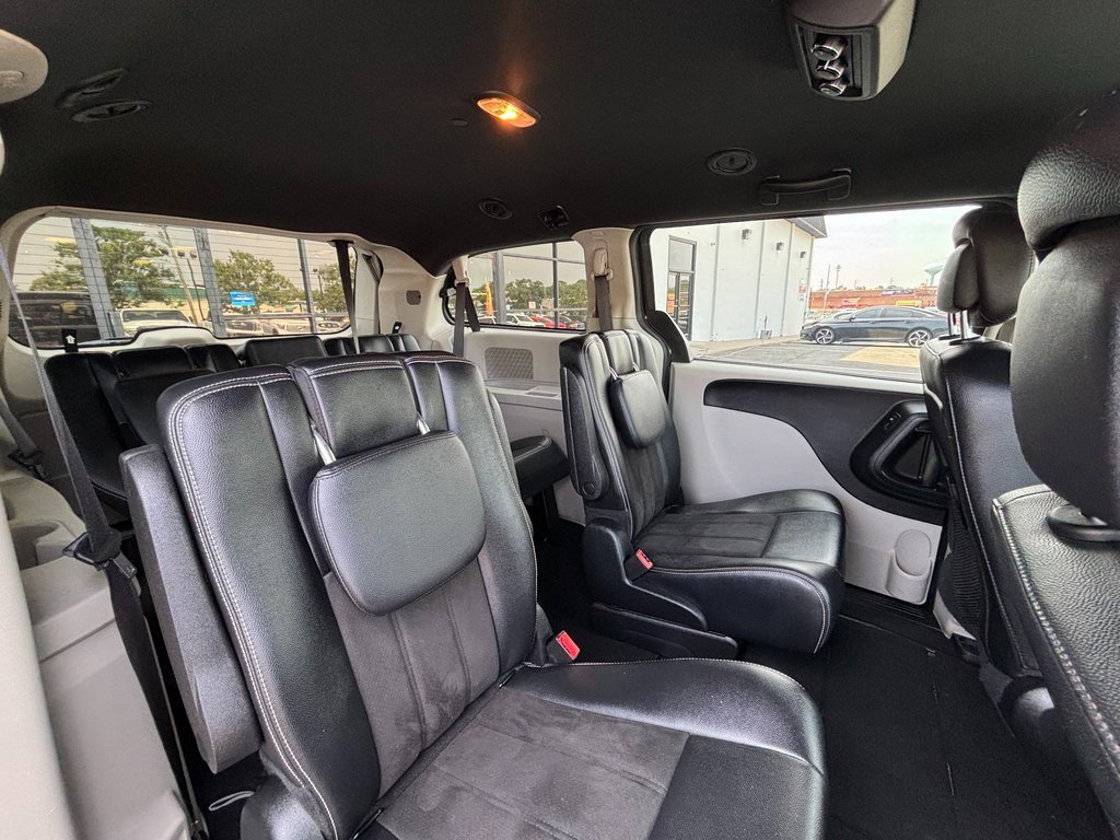 Used 2019 Dodge Grand Caravan SXT image 12