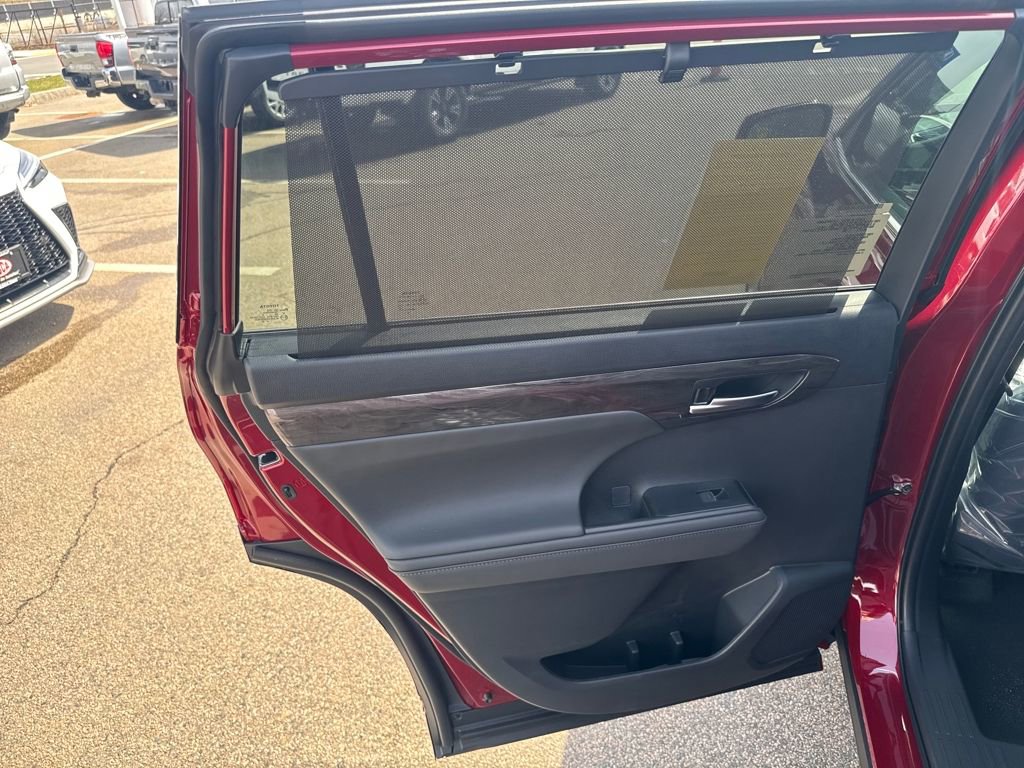 New 2026 Toyota Highlander Limited image 14