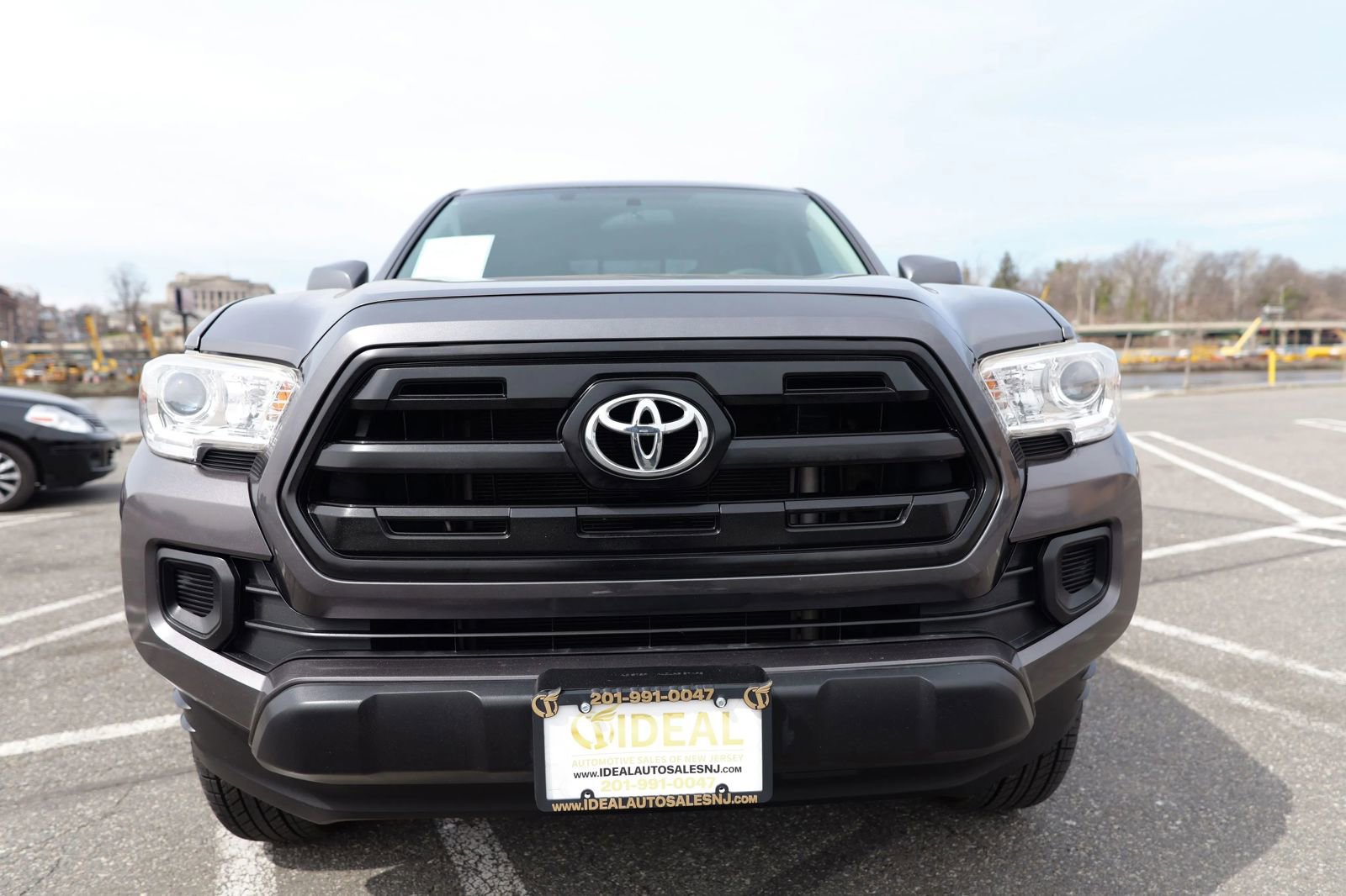 Used 2016 Toyota Tacoma SR RWD image 3