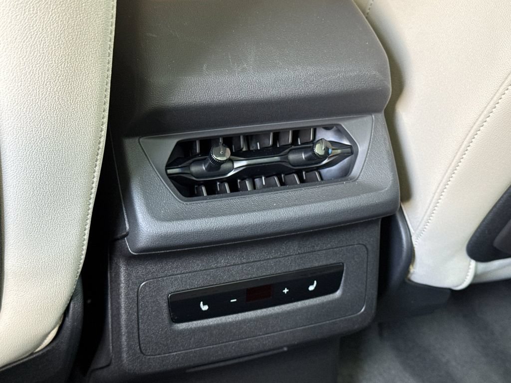 Used 2025 Audi A6 e-tron Premium RWD image 16
