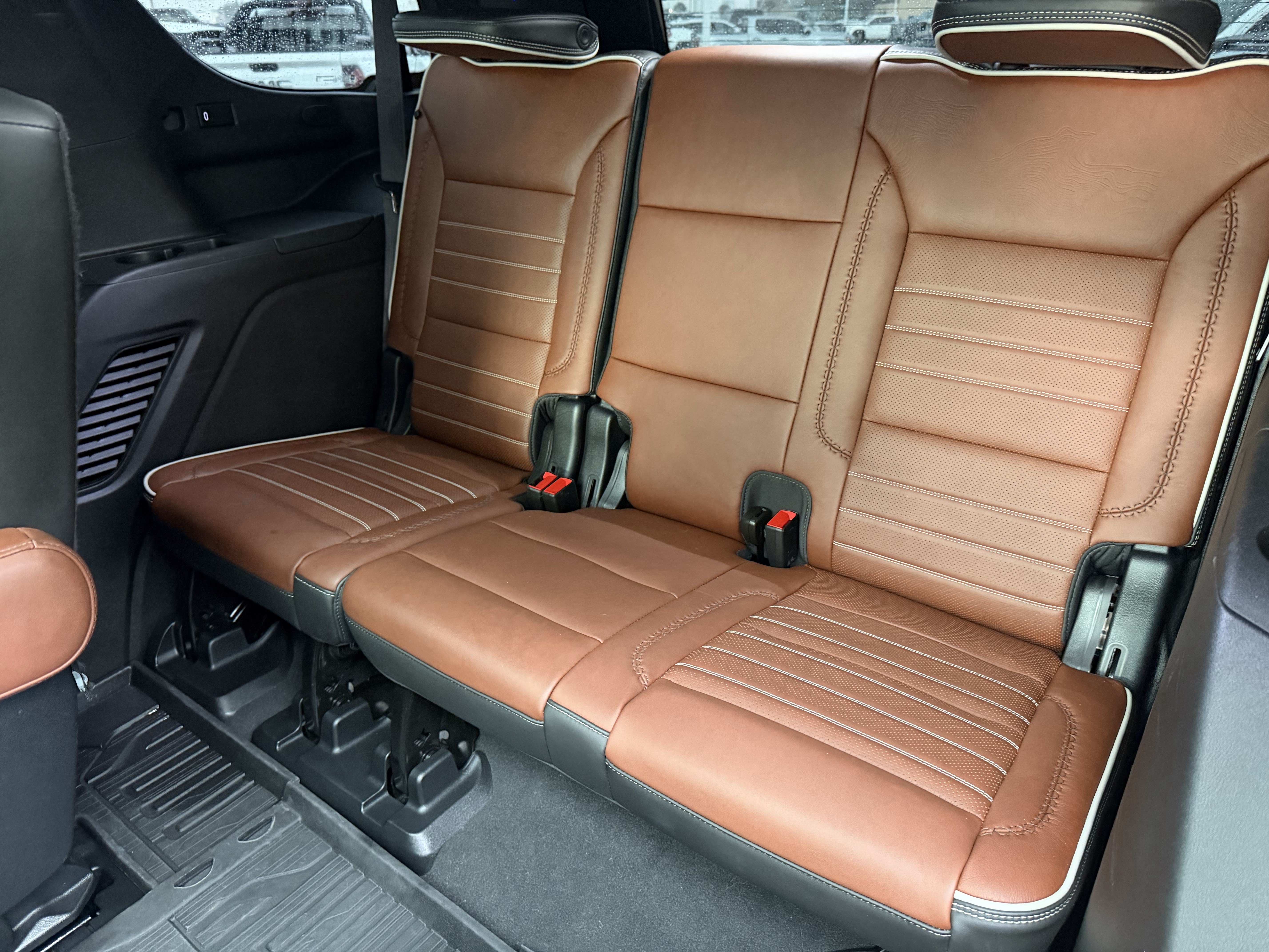Used 2024 GMC Yukon Denali Ultimate AWD/4WD image 25