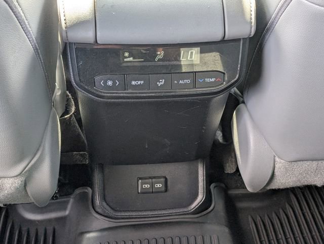 Used 2022 Toyota Highlander XLE image 12