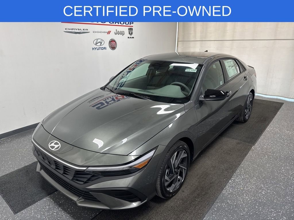 Used 2025 Hyundai Elantra SEL image 2