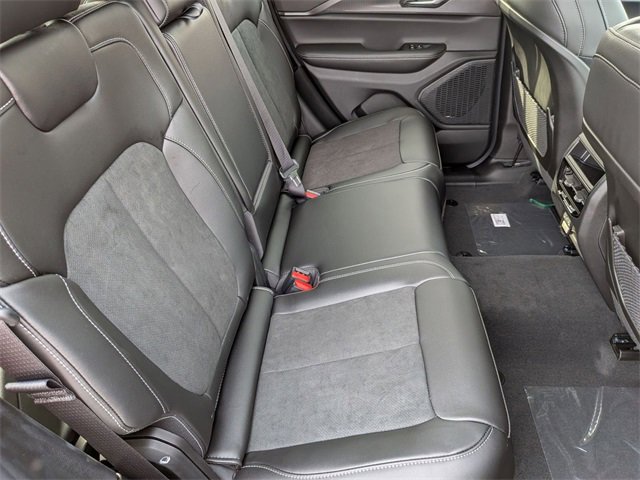 New 2025 Jeep Grand Cherokee Altitude image 31