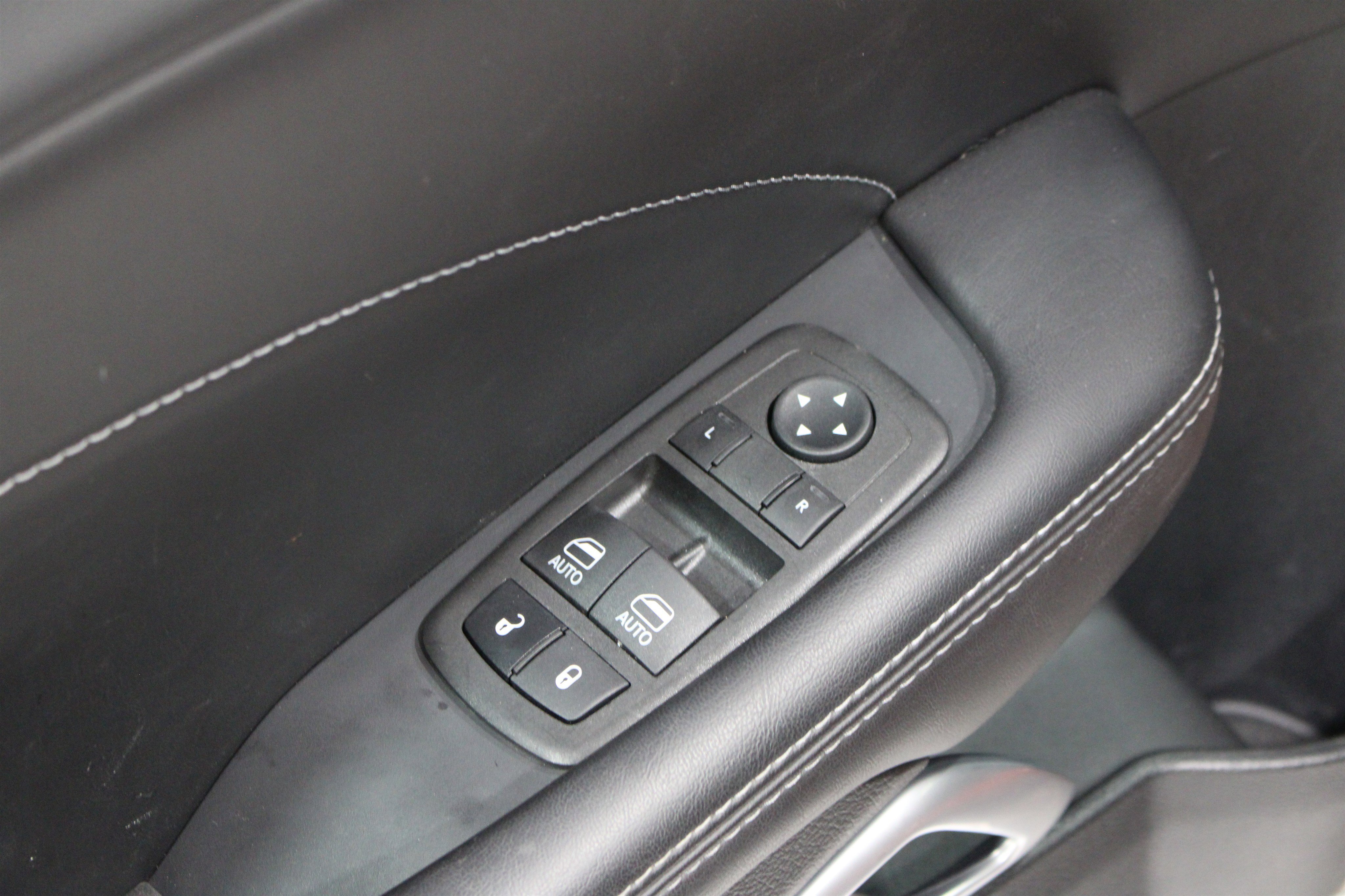 Used 2023 Dodge Challenger SXT w/ Plus Package image 7