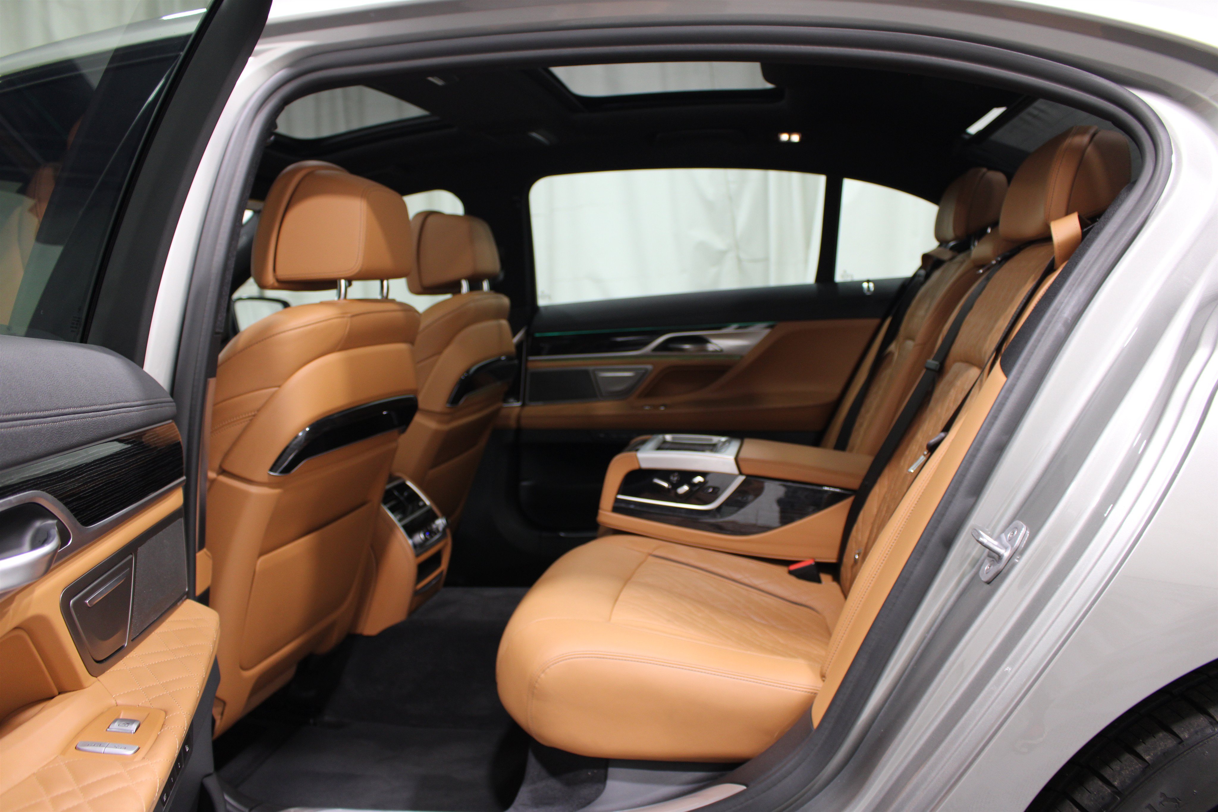 Used 2020 BMW 750i xDrive w/ Executive Package AWD/4WD image 23