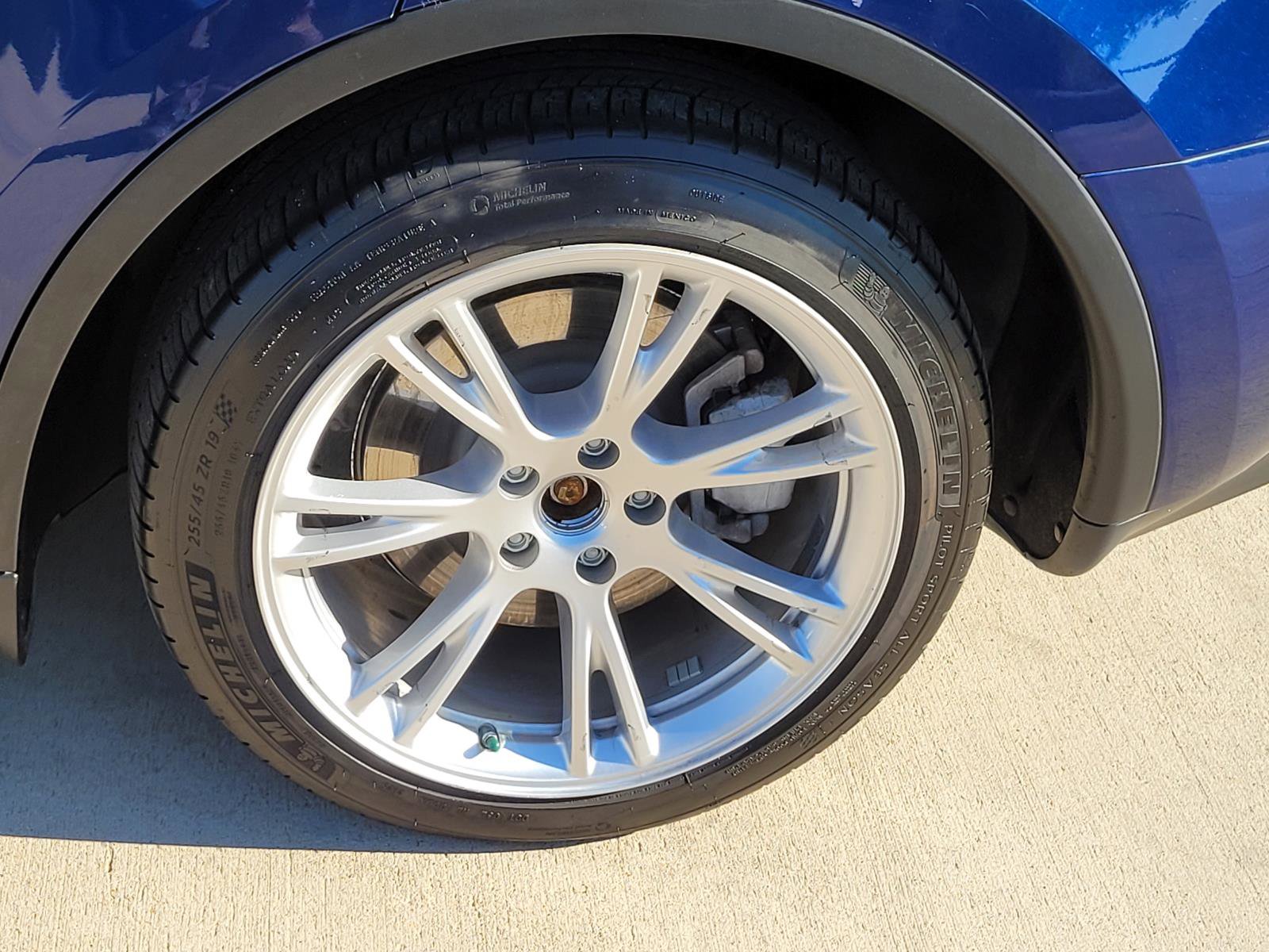 Used 2023 Tesla Model Y Long Range AWD/4WD image 23