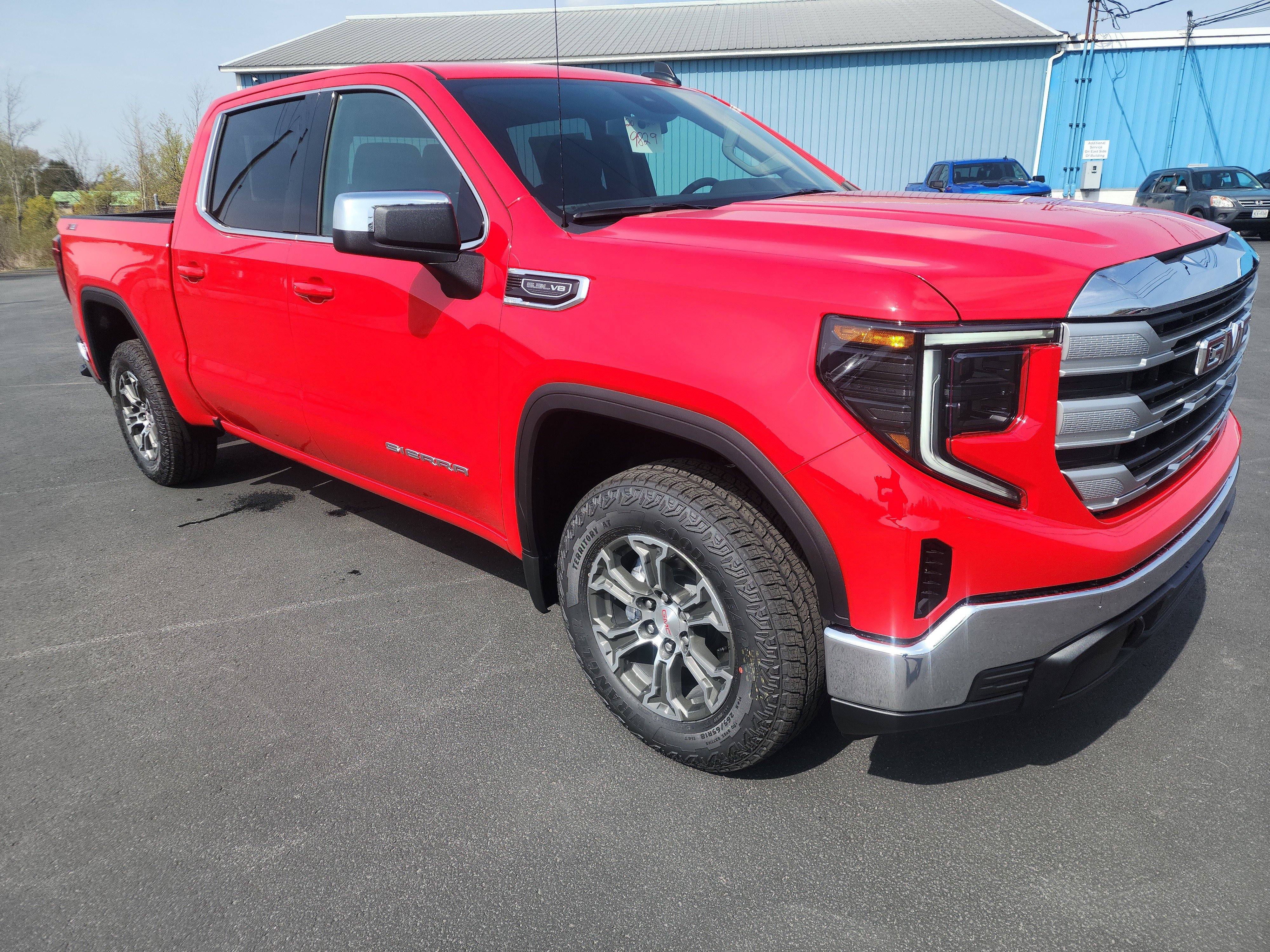 New 2025 GMC Sierra 1500 SLE w/ X31 Off-Road Package image 2