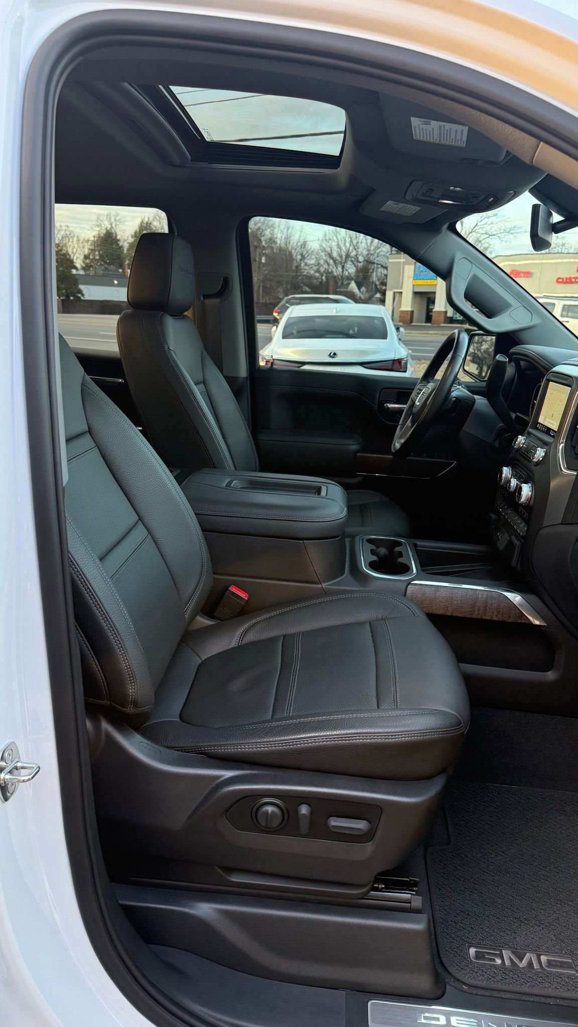 Used 2022 GMC Sierra 1500 Denali w/ Denali Premium Package image 18