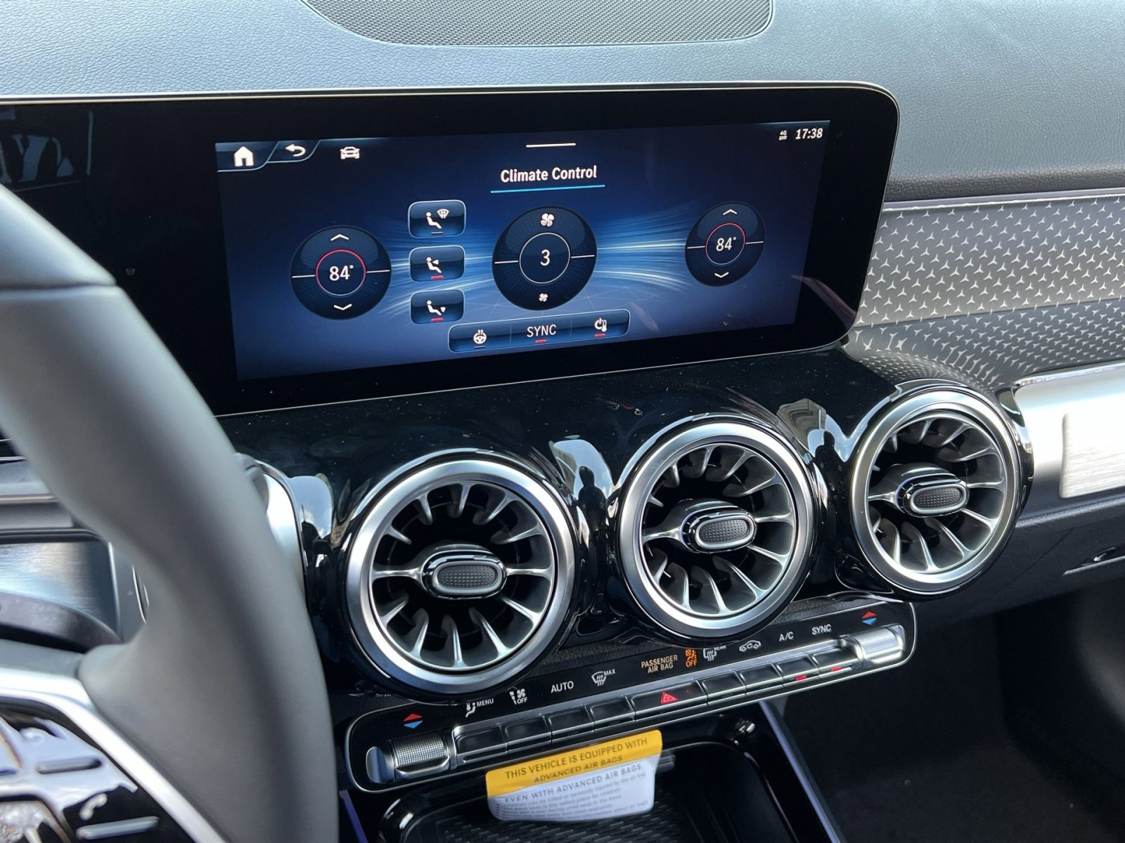 New 2026 Mercedes-Benz GLB 250 4MATIC image 19