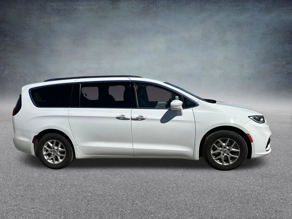 Used 2021 Chrysler Pacifica Touring-L FWD image 6