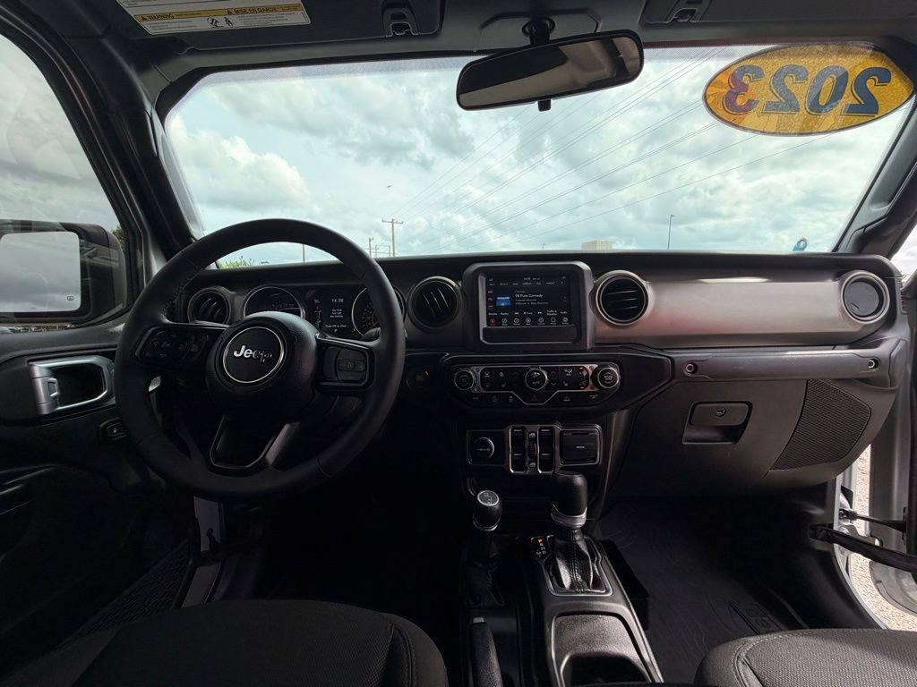 Used 2023 Jeep Gladiator Willys image 13