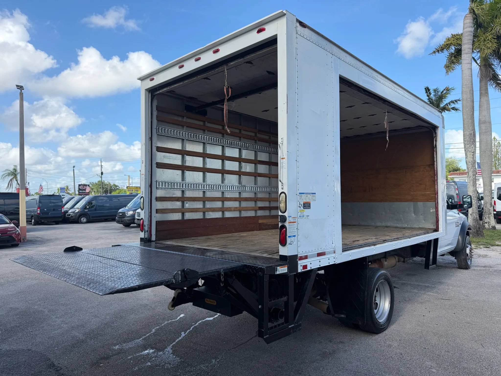 Used 2016 RAM 5500 Tradesman w/ Ambulance Prep Group RWD image 4