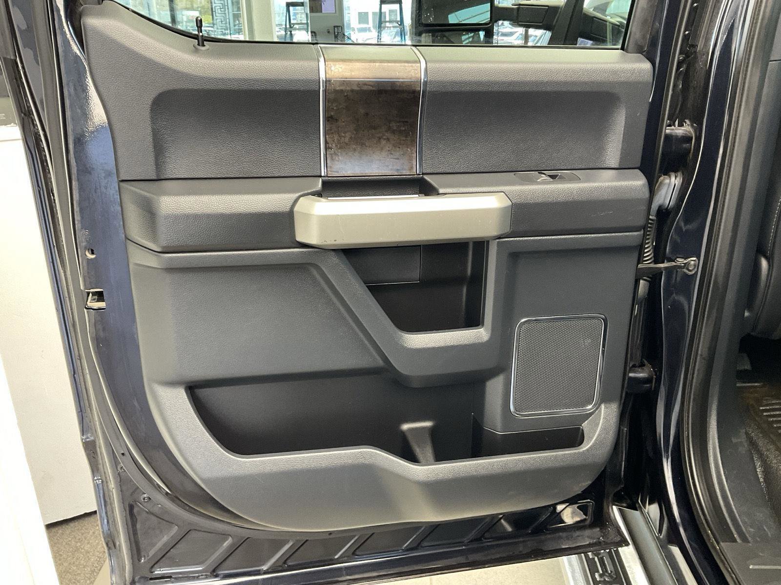 Used 2022 Ford F350 Lariat w/ Lariat Value Package AWD/4WD image 11