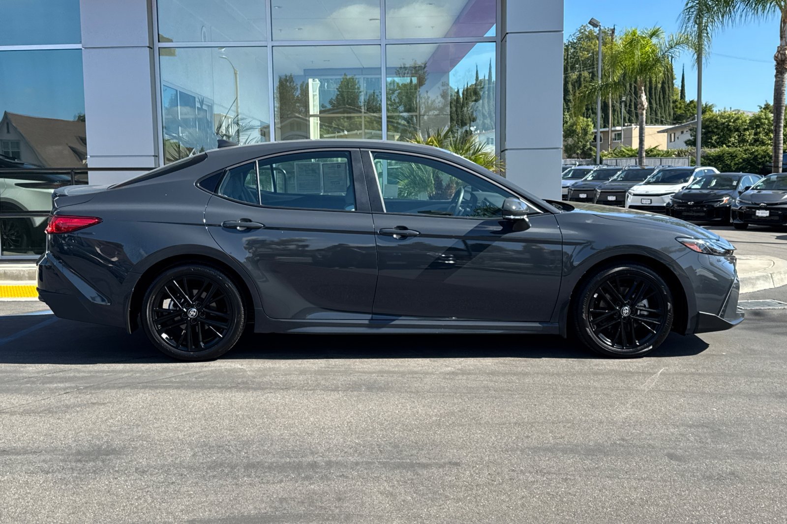Used 2026 Toyota Camry SE w/ Convenience Package FWD image 4