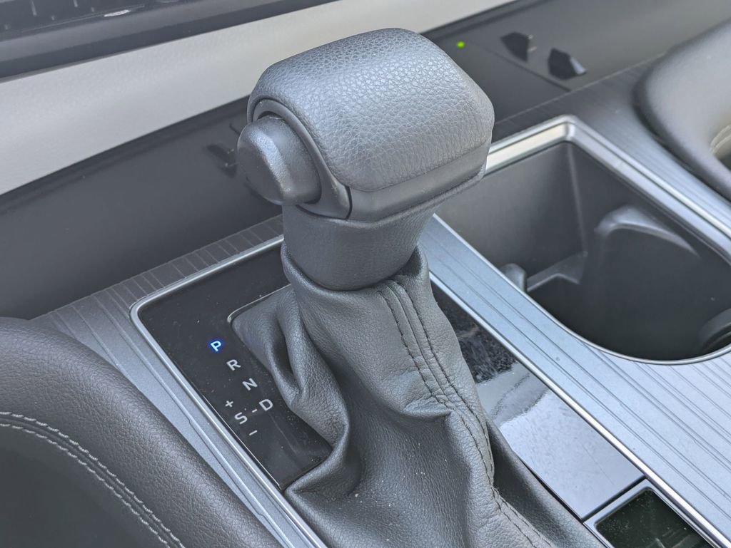 Used 2025 Toyota Sienna LE image 17