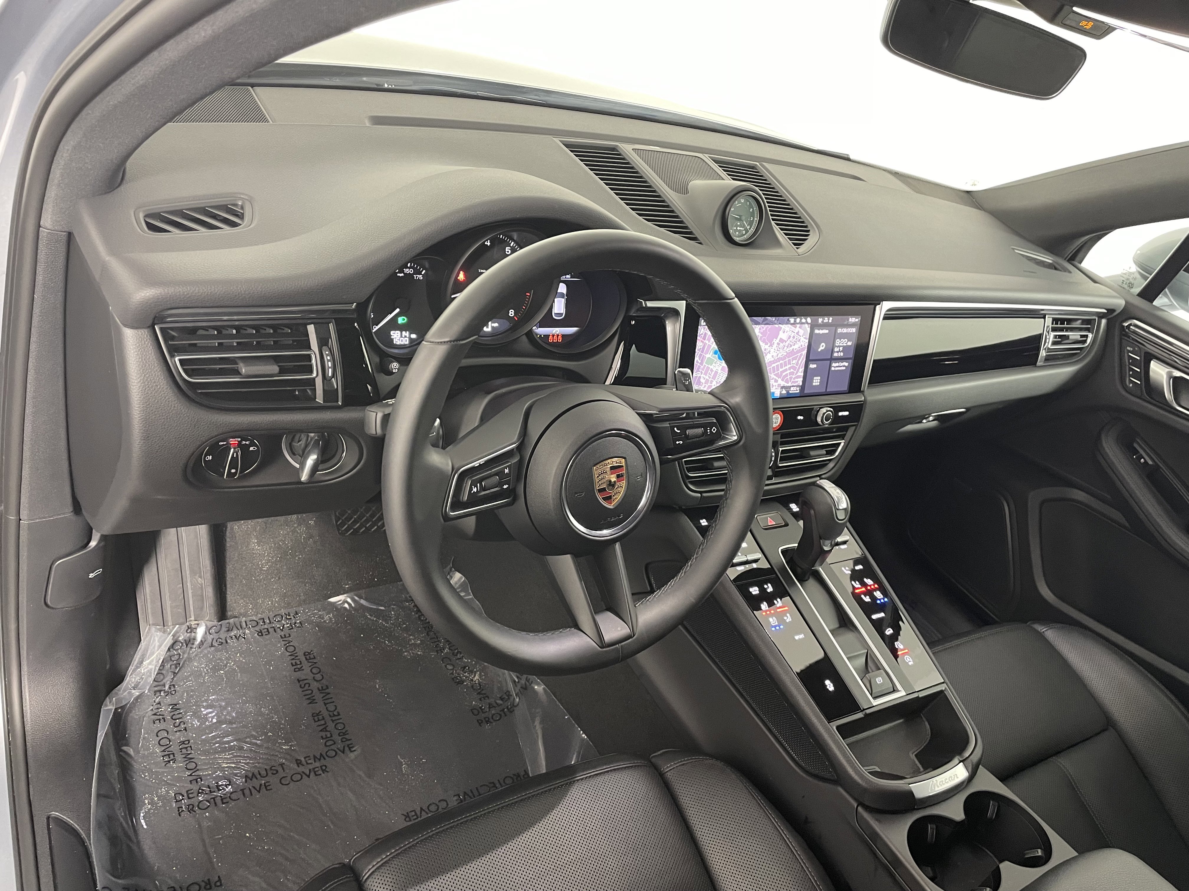 Used 2025 Porsche Macan image 4