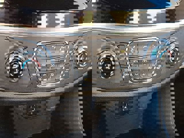 Used 2022 Chevrolet Traverse LS image 25