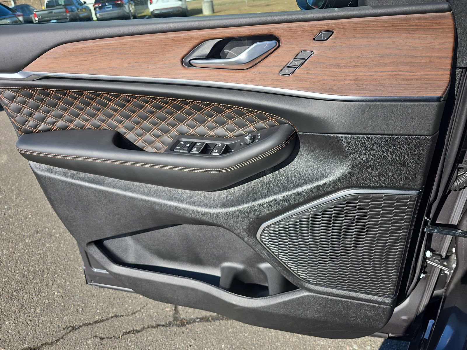 Used 2025 Jeep Grand Cherokee Summit w/ Obsidian Package image 34