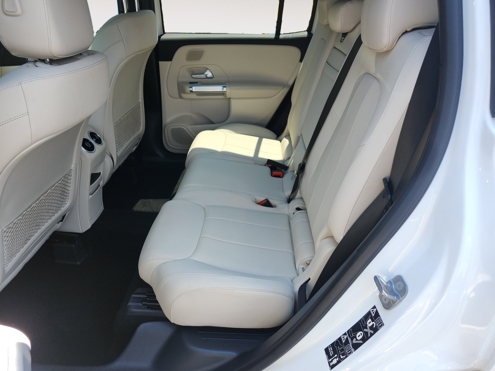 Used 2025 Mercedes-Benz GLB 250 4MATIC image 13