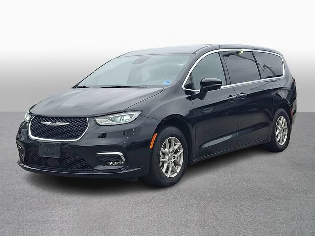 Used 2025 Chrysler Pacifica Select