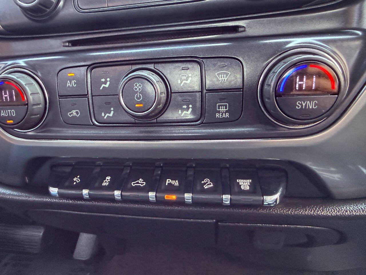 Used 2018 Chevrolet Silverado 2500 LT w/ LT Convenience Package image 48