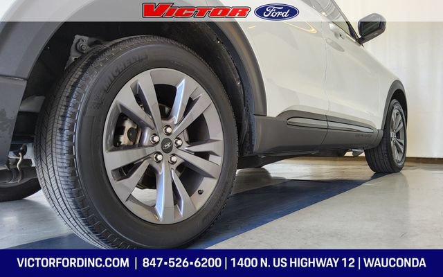 Used 2024 Ford Explorer XLT w/ Equipment Group 202A AWD/4WD image 19