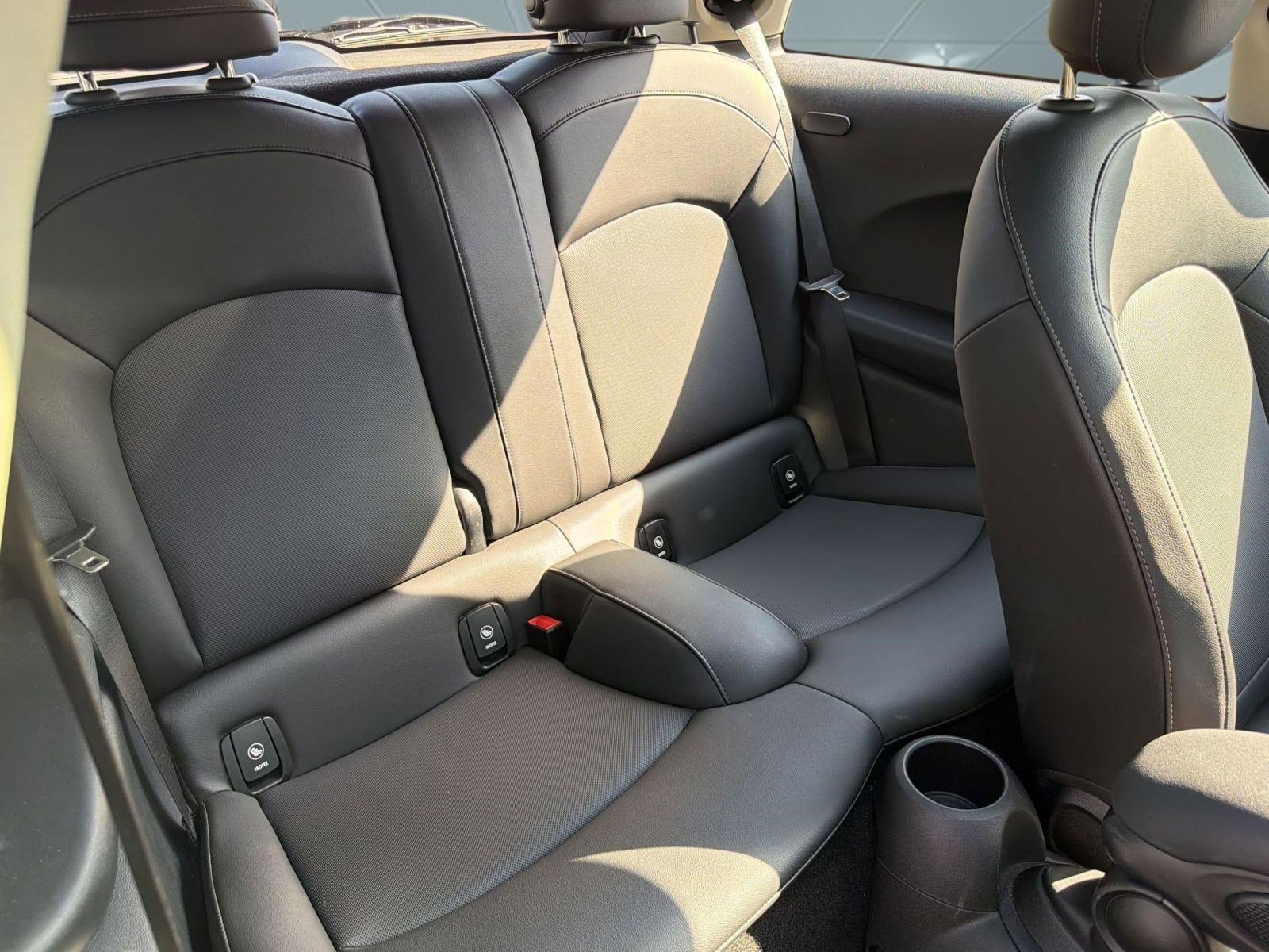 Used 2020 MINI Cooper 2-Door Hardtop w/ Premium Package image 28